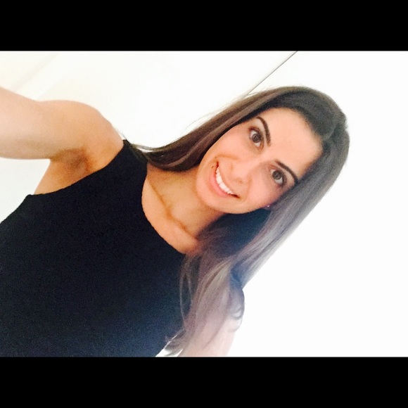 Meet your Posher, Aline - Picture 1 of 1